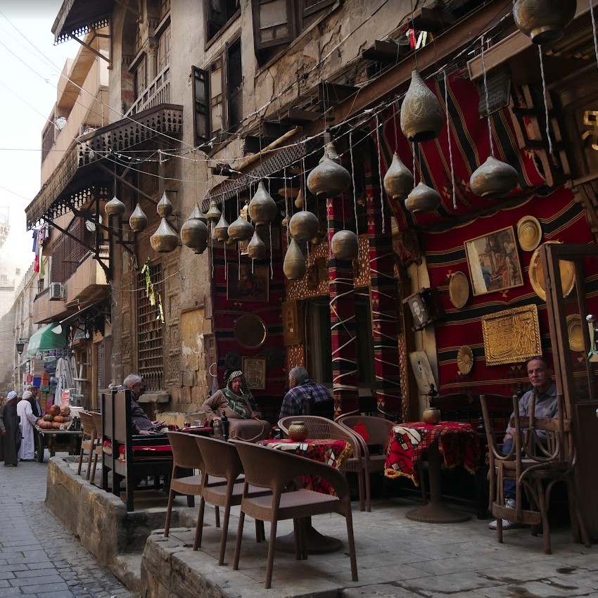 Café paisible dans le quartier Khan Al Khalili au Caire